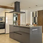 Private Luxury With Large Pool, Jacuzzi And Barbecue In Oeluedeniz *
