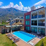 Private Luxury With Large Pool, Jacuzzi And Barbecue In Oeluedeniz * פאטהיה