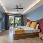 Private Luxury With Large Pool, Jacuzzi And Barbecue In Oeluedeniz