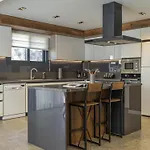 Private Luxury With Large Pool, Jacuzzi And Barbecue In Oeluedeniz *