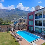Private Luxury With Large Pool, Jacuzzi And Barbecue In Oeluedeniz פאטהיה