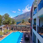Private Luxury With Large Pool, Jacuzzi And Barbecue In Oeluedeniz