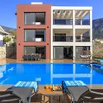 Private Luxury With Large Pool, Jacuzzi And Barbecue In Oeluedeniz * פאטהיה