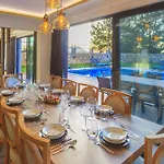Private Luxury With Large Pool, Jacuzzi And Barbecue In Oeluedeniz וילה פאטהיה