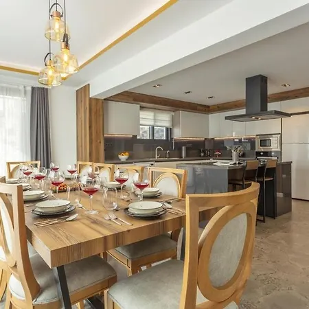 Private Luxury With Large Pool, Jacuzzi And Barbecue In Oeluedeniz Villa
