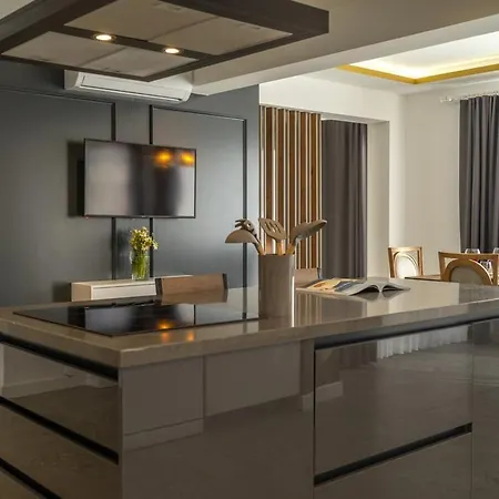 Private Luxury With Large Pool, Jacuzzi And Barbecue In Oeluedeniz Villa