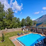 Vilă Private Luxury With Large Pool, Jacuzzi And Barbecue In Oeluedeniz