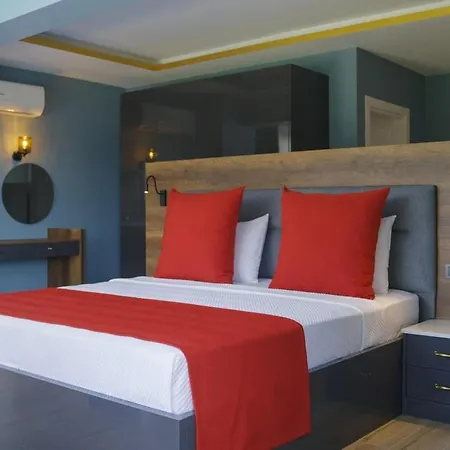 Private Luxury With Large Pool, Jacuzzi And Barbecue In Oeluedeniz * Fethiye