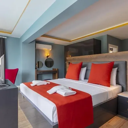 Private Luxury With Large Pool, Jacuzzi And Barbecue In Oeluedeniz Willa