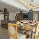 Private Luxury With Large Pool, Jacuzzi&barbecue In ölüdeniz *