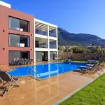 Private Luxury With Large Pool, Jacuzzi&barbecue In ölüdeniz