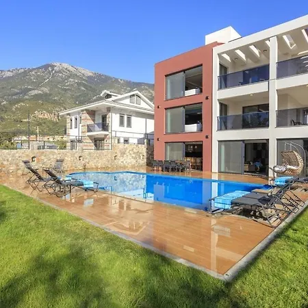 Villa Private Luxury With Large Pool, Jacuzzi And Barbecue In Oeluedeniz Fethiye