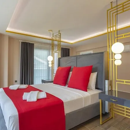 Private Luxury With Large Pool, Jacuzzi And Barbecue In Oeluedeniz * Fethiye