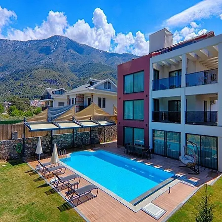Private Luxury With Large Pool, Jacuzzi And Barbecue In Oeluedeniz * Fethiye