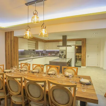 Private Luxury With Large Pool, Jacuzzi And Barbecue In Oeluedeniz * Fethiye