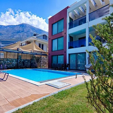 Villa Private Luxury With Large Pool, Jacuzzi And Barbecue In Oeluedeniz