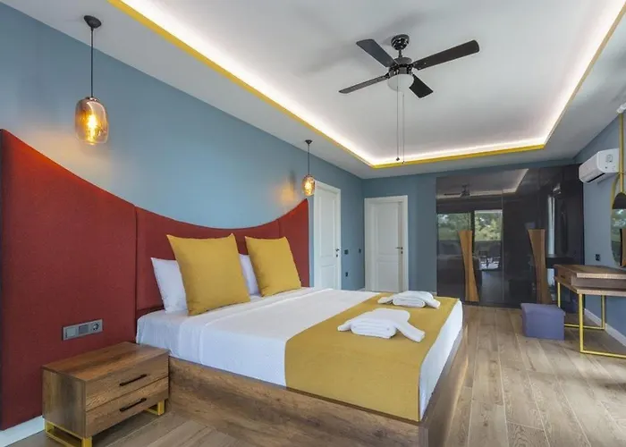 Private Luxury With Large Pool, Jacuzzi And Barbecue In Oeluedeniz Вилла Фетхие
