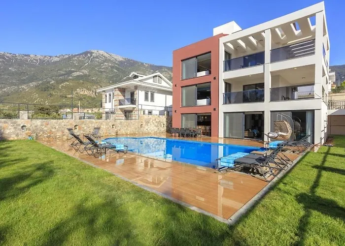Villa Private Luxury With Large Pool, Jacuzzi And Barbecue In Oeluedeniz Fethiye