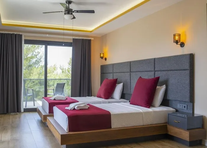 Private Luxury With Large Pool, Jacuzzi And Barbecue In Oeluedeniz Фетхие