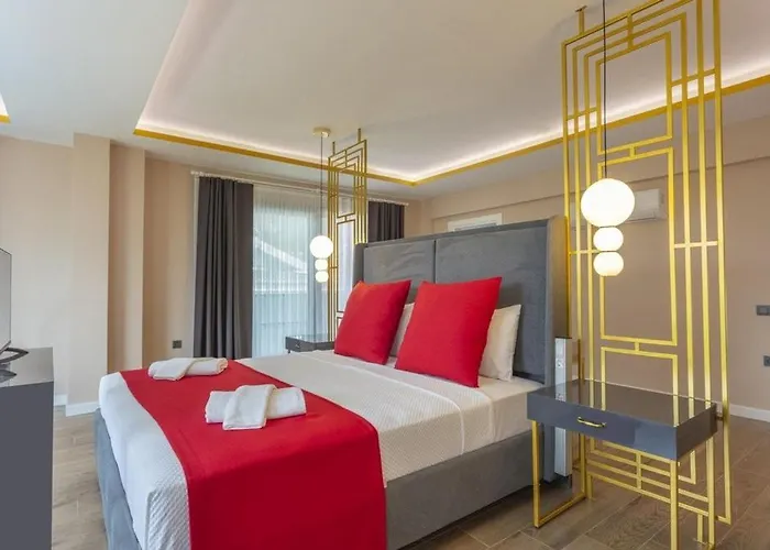 Private Luxury With Large Pool, Jacuzzi And Barbecue In Oeluedeniz * Фетхие