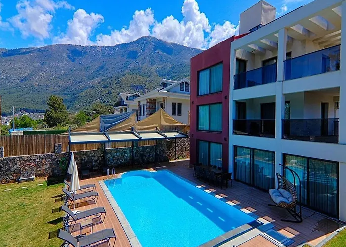 Villa Private Luxury With Large Pool, Jacuzzi And Barbecue In Oeluedeniz Fethiye