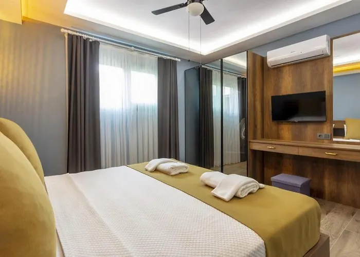 Private Luxury With Large Pool, Jacuzzi And Barbecue In Oeluedeniz * Фетхие