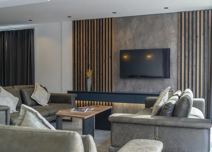 Private Luxury With Large Pool, Jacuzzi And Barbecue In Oeluedeniz Фетхие
