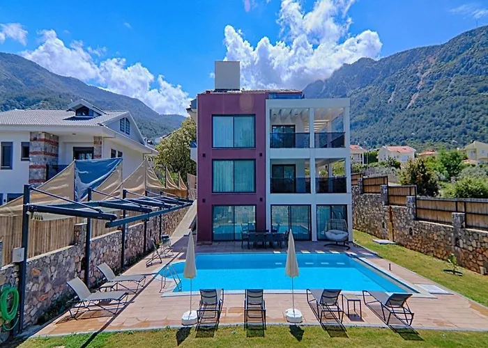 Private Luxury With Large Pool, Jacuzzi And Barbecue In Oeluedeniz * Фетхие