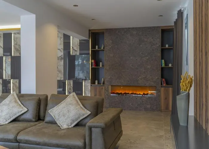 Private Luxury With Large Pool, Jacuzzi And Barbecue In Oeluedeniz Фетхие
