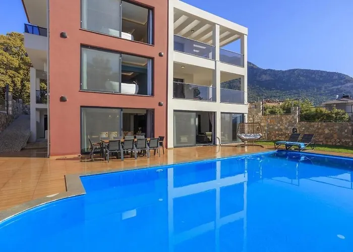 Вилла Private Luxury With Large Pool, Jacuzzi And Barbecue In Oeluedeniz