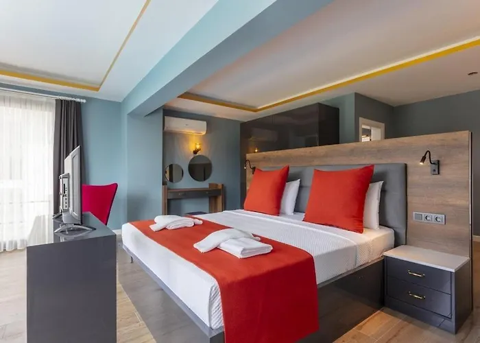 Private Luxury With Large Pool, Jacuzzi And Barbecue In Oeluedeniz Вилла