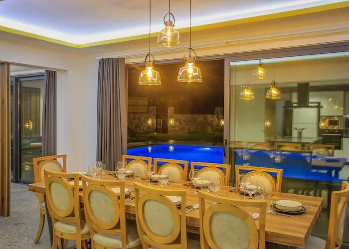 Private Luxury With Large Pool, Jacuzzi And Barbecue In Oeluedeniz * Фетхие