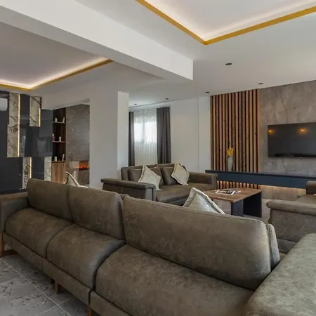 Private Luxury With Large Pool, Jacuzzi And Barbecue In Oeluedeniz Villa *