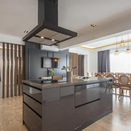 Villa Private Luxury With Large Pool, Jacuzzi And Barbecue In Oeluedeniz *