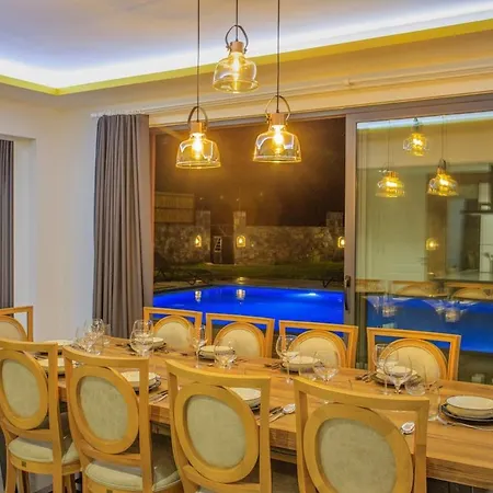 Private Luxury With Large Pool, Jacuzzi And Barbecue In Oeluedeniz * Fethiye